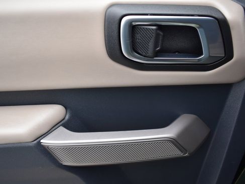 Used 2023 Ford Bronco Wildtrak image 13