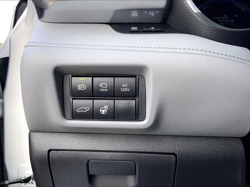 Certified 2025 Toyota Highlander Platinum AWD/4WD image 33