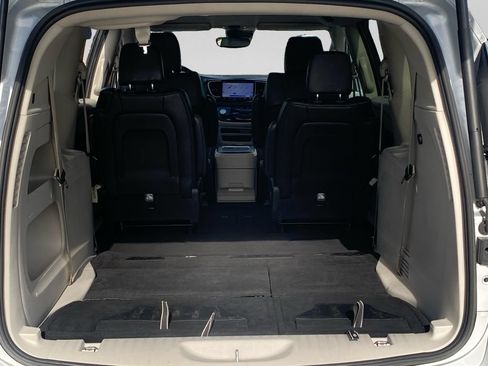 Used 2024 Chrysler Pacifica Touring-L FWD image 28