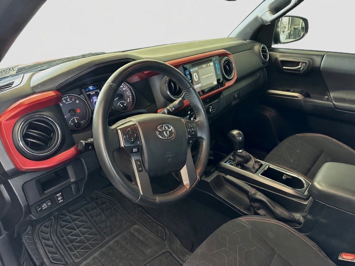 Used 2016 Toyota Tacoma TRD Sport w/ Towing Package RWD image 7