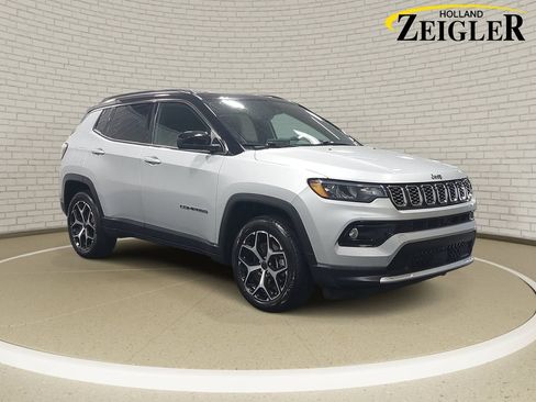 Used 2025 Jeep Compass Limited AWD/4WD image 3