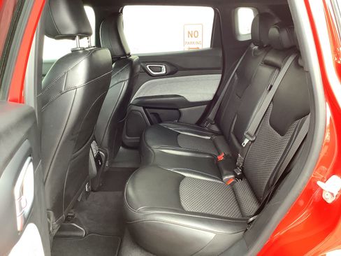 Used 2023 Jeep Compass Latitude w/ Convenience Group AWD/4WD image 9