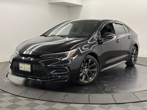 Certified 2024 Toyota Corolla SE w/ SE Package FWD image 3