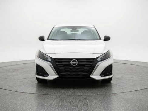 Used 2025 Nissan Altima 2.5 SV image 2