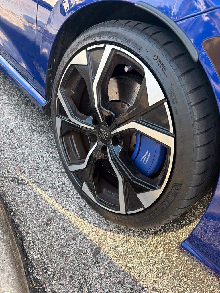Used 2023 Volkswagen Golf R AWD/4WD image 6
