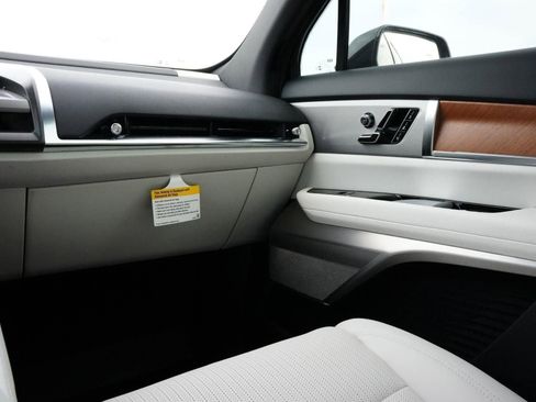 New 2026 Cadillac Vistiq Sport w/ LPO, Floor Liner Package image 61