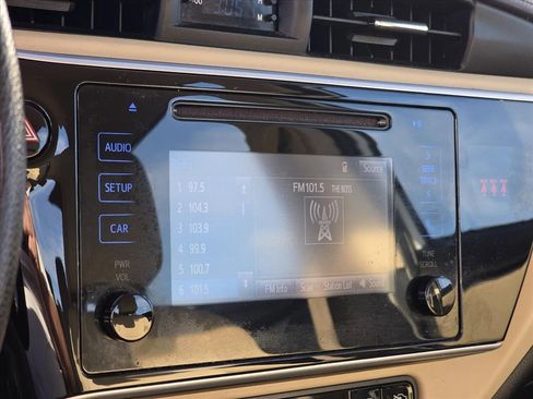 Used 2018 Toyota Corolla LE image 4