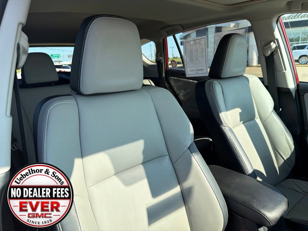 Used 2017 Toyota RAV4 Limited FWD image 4