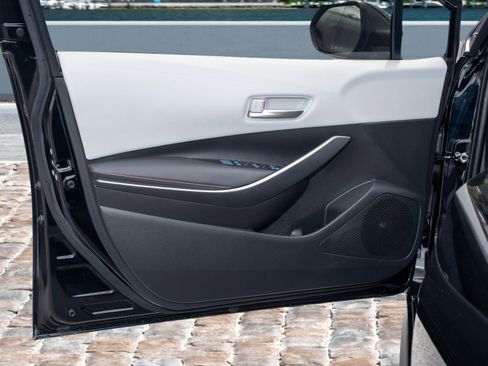 Used 2025 Toyota Corolla SE w/ SE Premium Package image 10