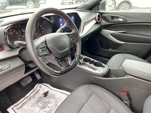 Used 2024 Chevrolet Trax RS w/ Sunroof Package image 16