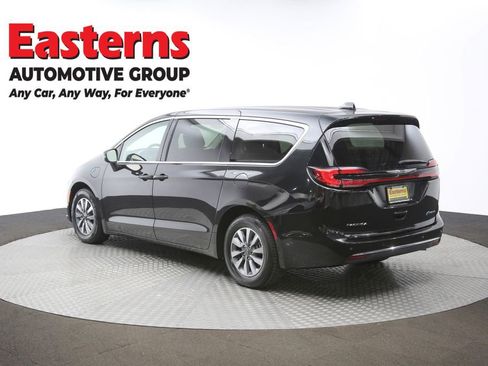 Used 2023 Chrysler Pacifica Touring-L image 61