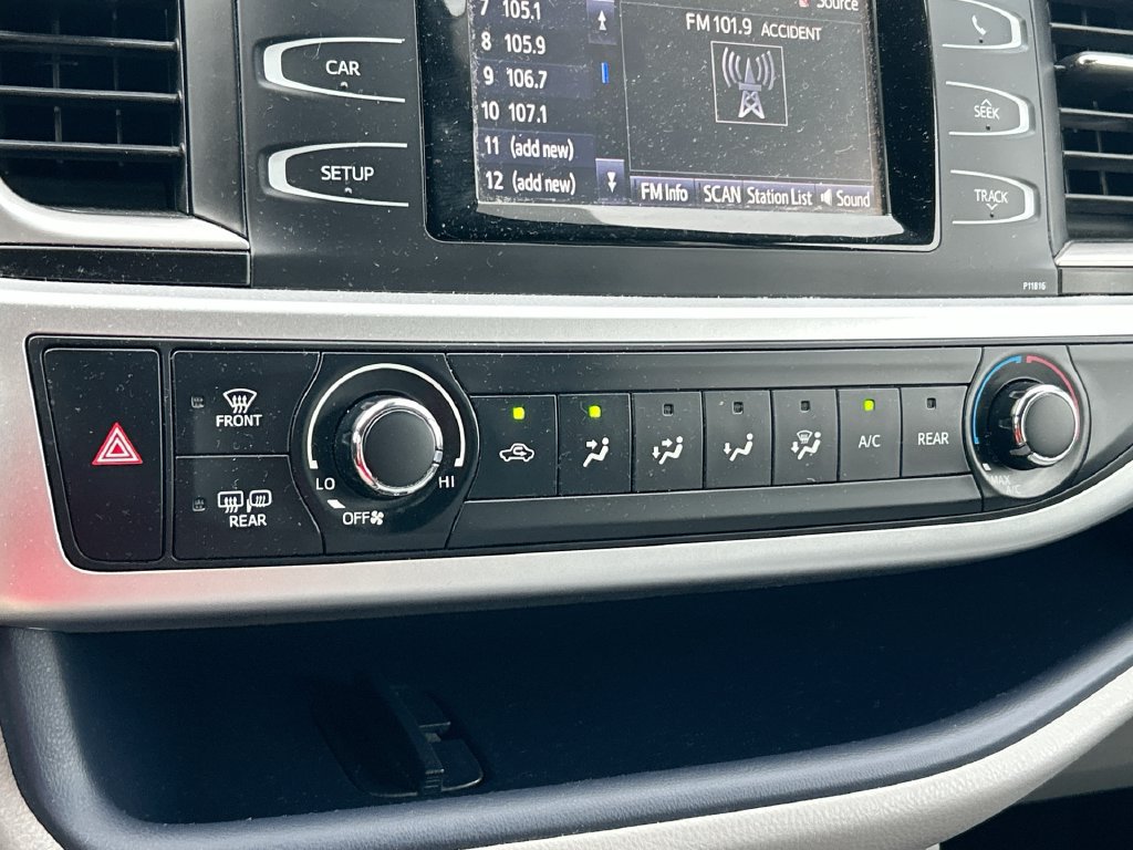 Used 2019 Toyota Highlander LE FWD image 23