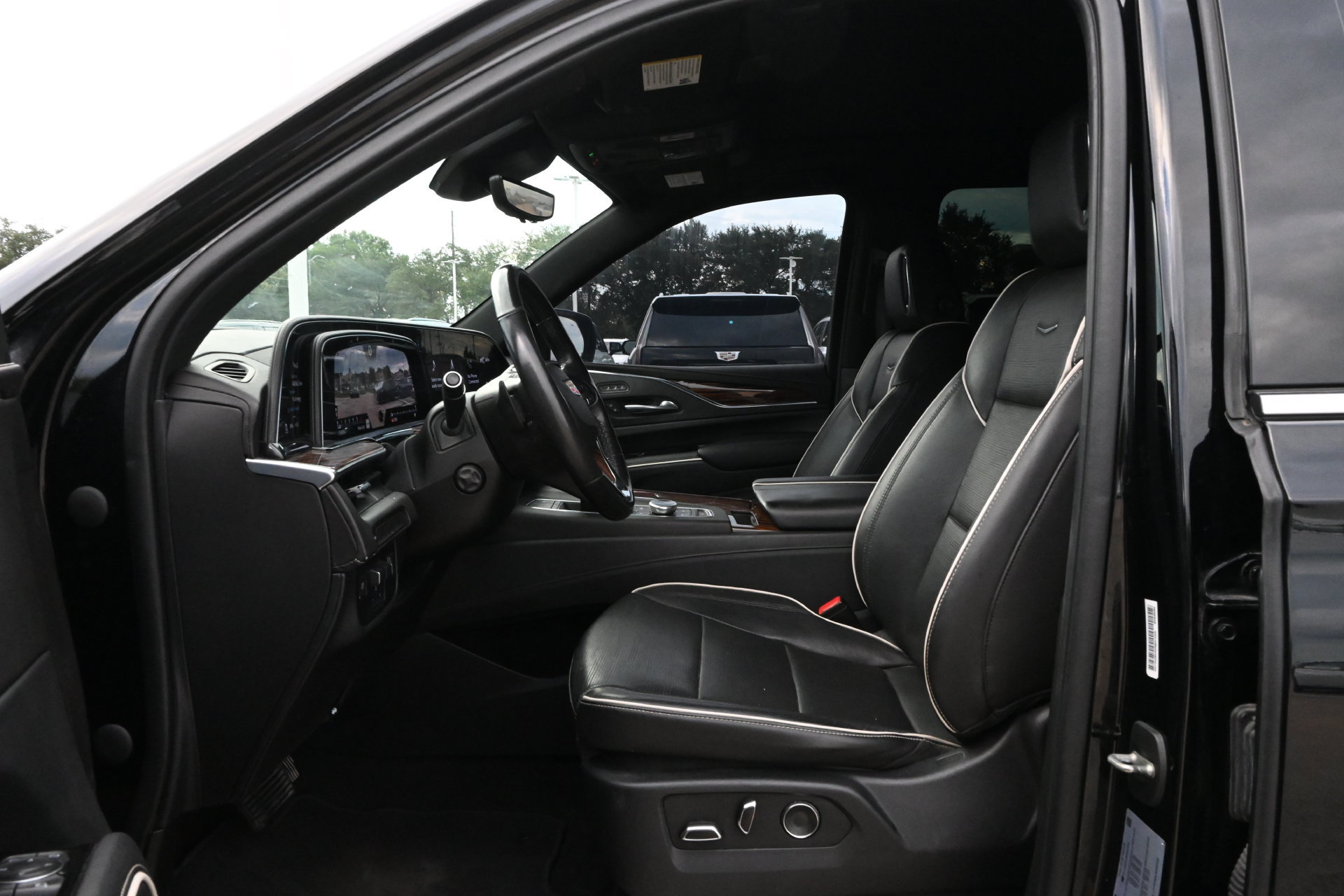 Used 2021 Cadillac Escalade ESV Premium Luxury w/ Performance Package RWD image 17