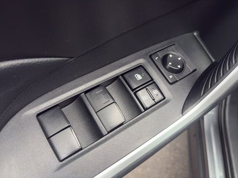 Used 2021 Toyota RAV4 XLE w/ XLE Grade Weather Package image 20