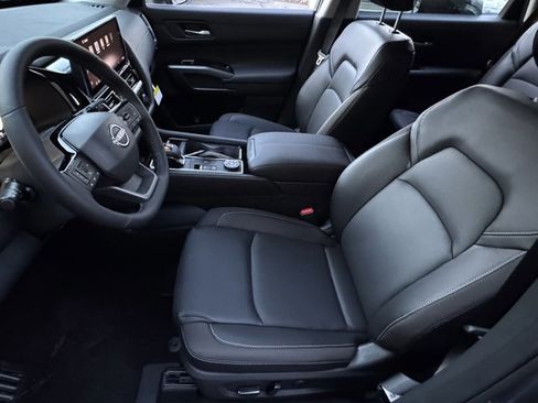 New 2026 Nissan Pathfinder SL image 13