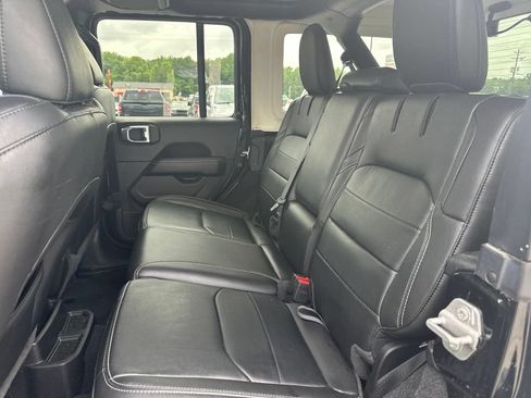 Used 2022 Jeep Wrangler Unlimited Sahara AWD/4WD image 25