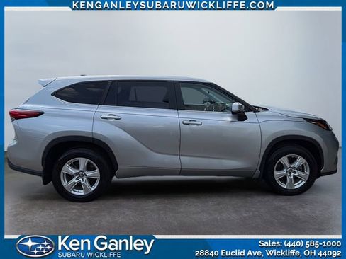 Used 2023 Toyota Highlander LE AWD/4WD image 6