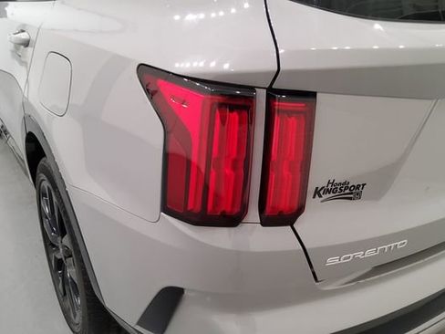 Used 2023 Kia Sorento SX FWD image 17