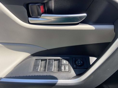 Used 2025 Toyota RAV4 XLE w/ Convenience Package FWD image 16