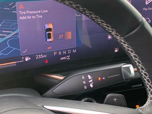 Certified 2025 Buick Envision Sport Touring image 18