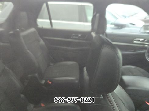 Used 2019 Ford Explorer XLT w/ Equipment Group 202A image 8