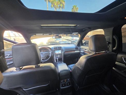 Used 2018 Ford Explorer Platinum AWD/4WD image 16