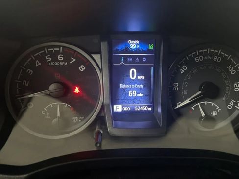Used 2021 Toyota Tacoma TRD Off-Road w/ Technology Package RWD image 12