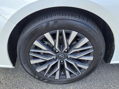Used 2024 Nissan Altima 2.5 SV FWD image 17