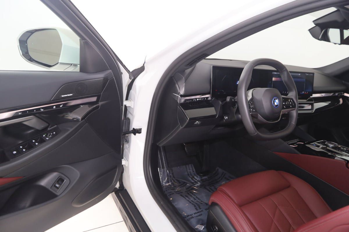 Used 2024 BMW i5 eDrive40i w/ Convenience Package RWD image 44