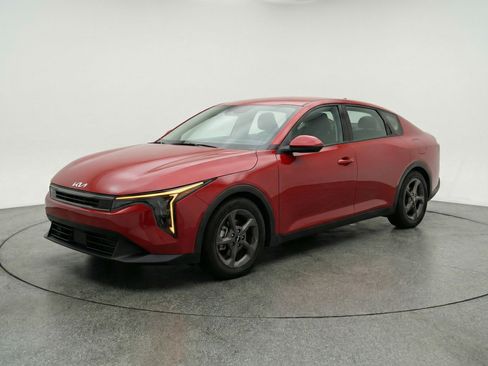 Used 2025 Kia K4 LXS image 3