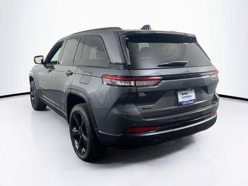 Used 2023 Jeep Grand Cherokee Altitude image 7