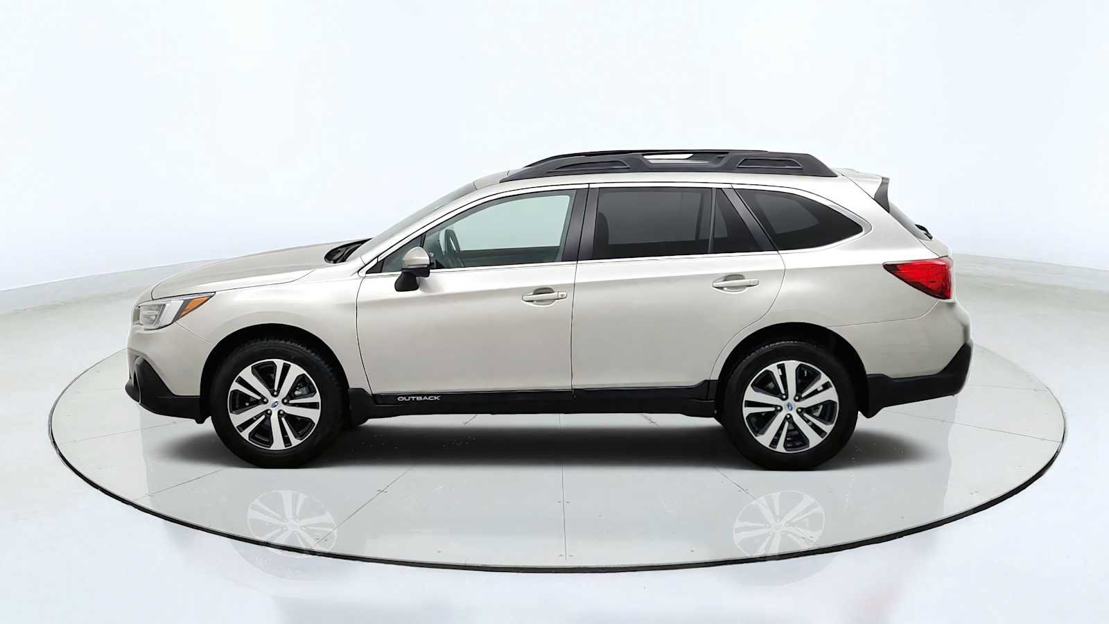 Used 2019 Subaru Outback 3.6R Limited w/ Popular Package #2 AWD/4WD image 5