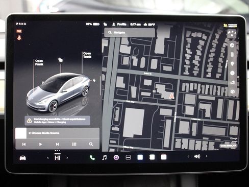 Used 2023 Tesla Model 3 Standard Range image 22