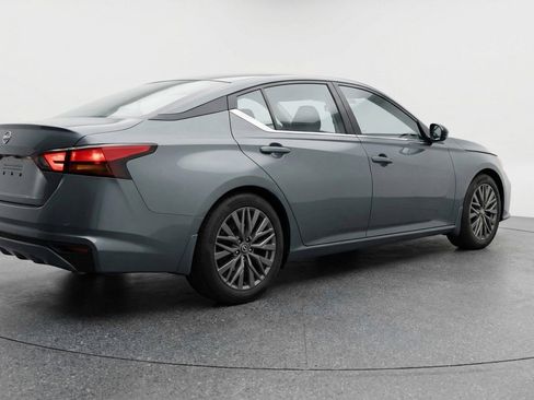 Used 2025 Nissan Altima 2.5 SV FWD image 9