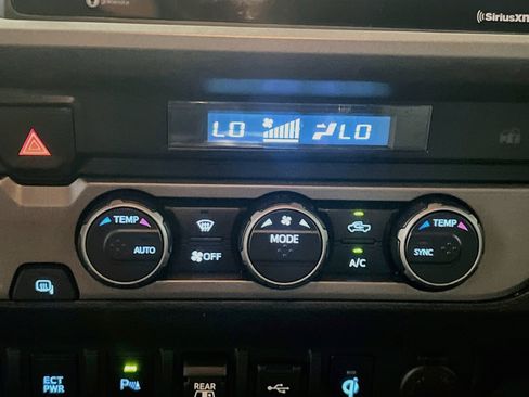Used 2021 Toyota Tacoma TRD Sport w/ Technology Package RWD image 11