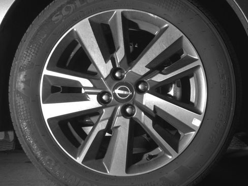 Used 2025 Nissan Versa SV image 13