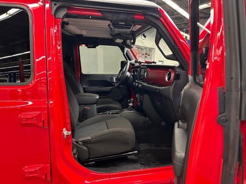 Used 2023 Jeep Wrangler Unlimited Rubicon AWD/4WD image 16