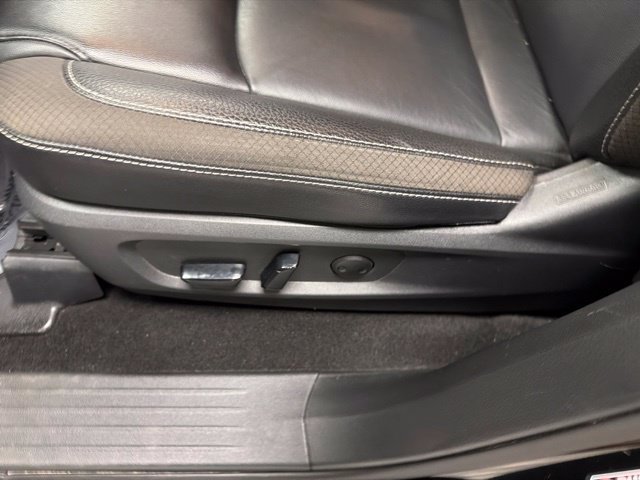 Used 2024 Nissan Pathfinder SL w/ Black Appearance Package AWD/4WD image 18