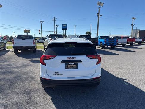 Used 2021 GMC Terrain SLE w/ Driver Convenience Package image 6