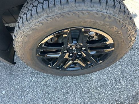 Used 2025 Chevrolet Silverado 1500 Custom w/ Turbomax Blackout Package image 5