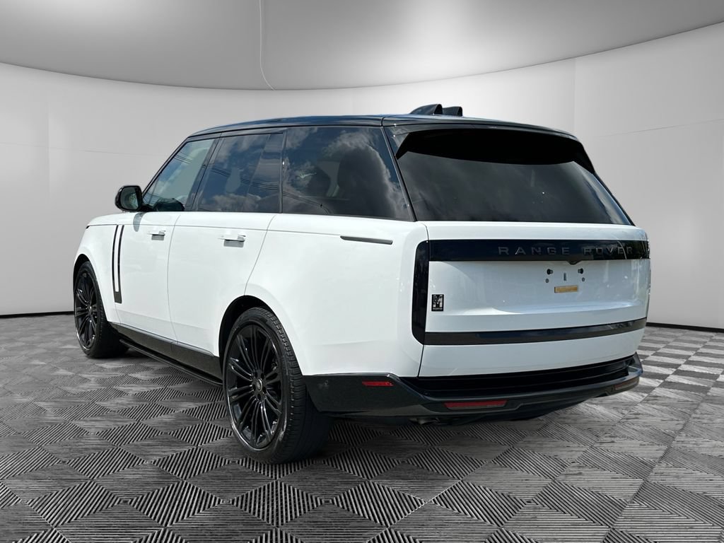Used 2024 Land Rover Range Rover SE AWD/4WD image 3