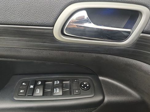 Used 2020 Jeep Grand Cherokee Altitude image 14