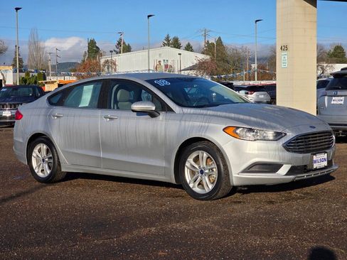 Used 2018 Ford Fusion SE image 24
