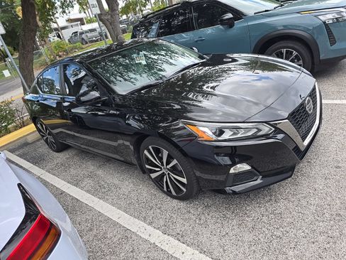 Used 2019 Nissan Altima 2.5 SR FWD image 4