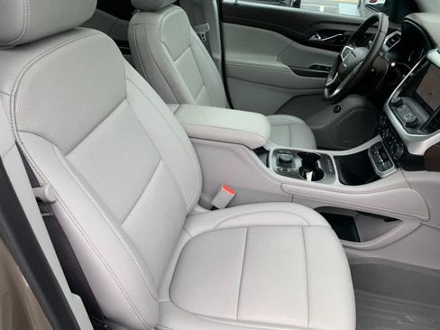 Certified 2023 GMC Acadia SLT w/ Technology Package AWD/4WD image 11