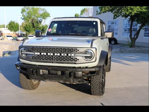 Used 2021 Ford Bronco Badlands image 2