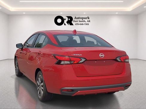 Used 2025 Nissan Versa SV FWD image 4