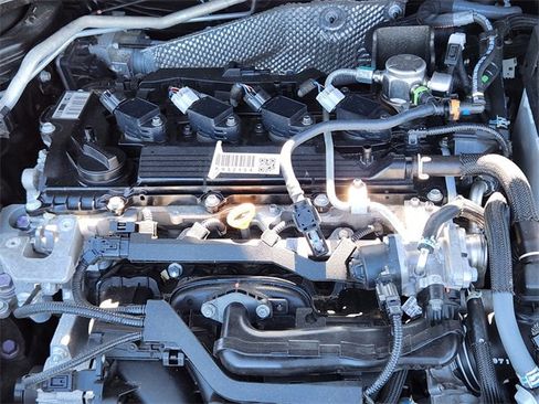 Used 2023 Toyota Corolla Cross XLE image 17