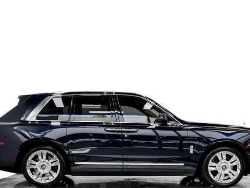 Used 2020 Rolls-Royce Cullinan AWD/4WD image 2