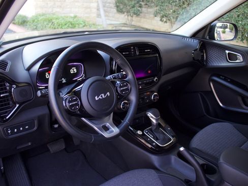 Used 2025 Kia Soul EX FWD image 13